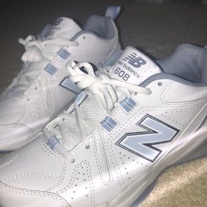 NEVER WORN • NEW BALANCE 608 V